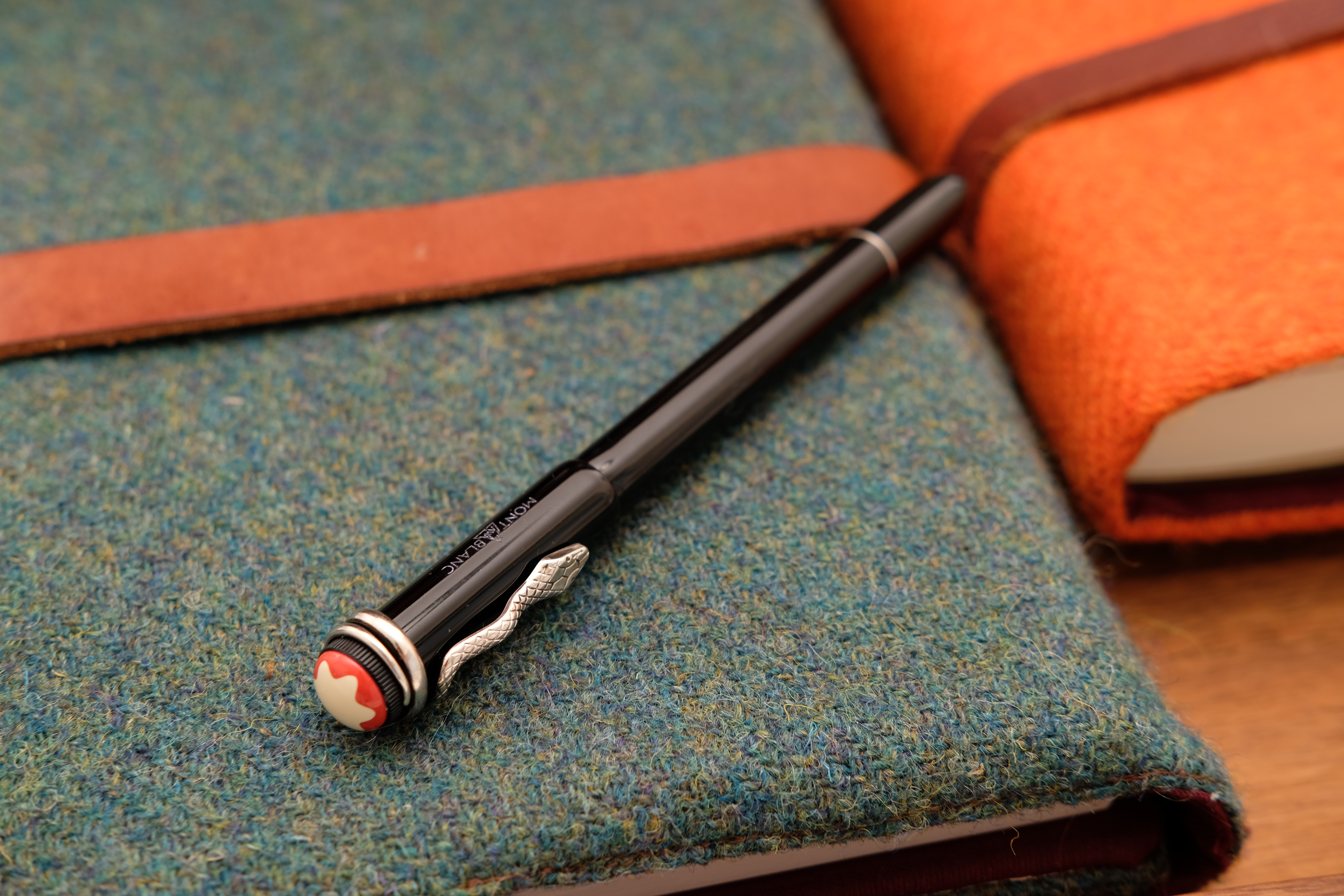 Specialist kloon breedtegraad Snake charmer: the Montblanc Rouge et Noir | UK FOUNTAIN PENS